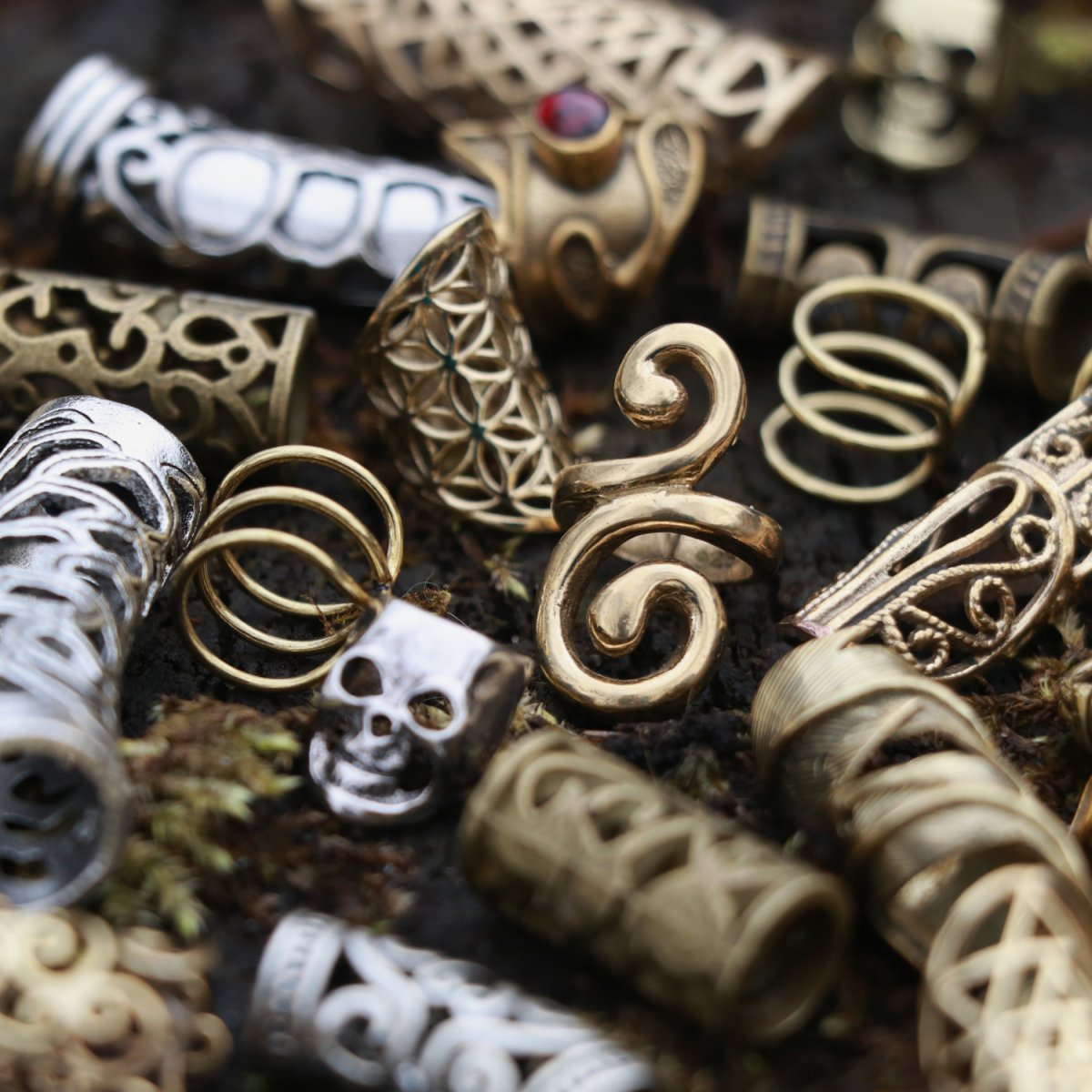 Antagelser, antagelser. Gætte Elastisk friktion Huge selection of Dreadlock jewelry & beads in many designs!